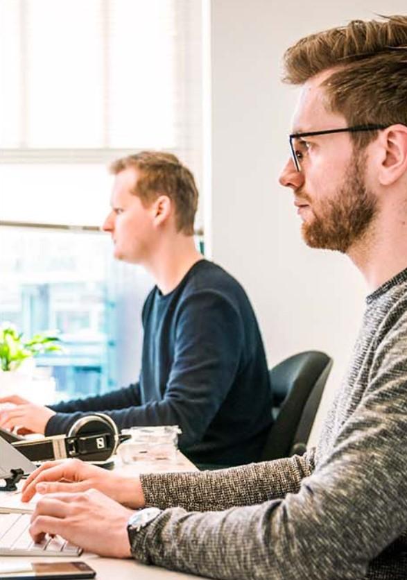 Men typing on laptop